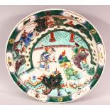 A CHINESE KANGXI STYLE FAMILLE VERTE PORCELAIN DISH - decorated with theatre actors in warrior