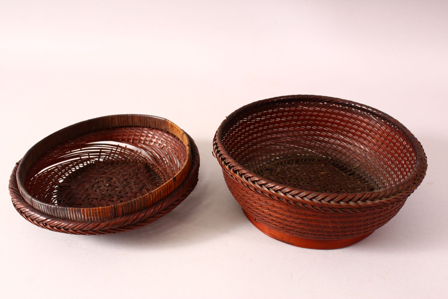 A JAPANESE MEIJI PERIOD WOVEN IKEBANA BASKET & COVER - of woven form with a ring handle, 19.5cm - Image 3 of 4