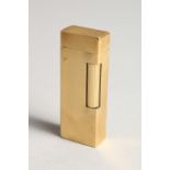 AN 18CT GOLD GAS LIGHTER