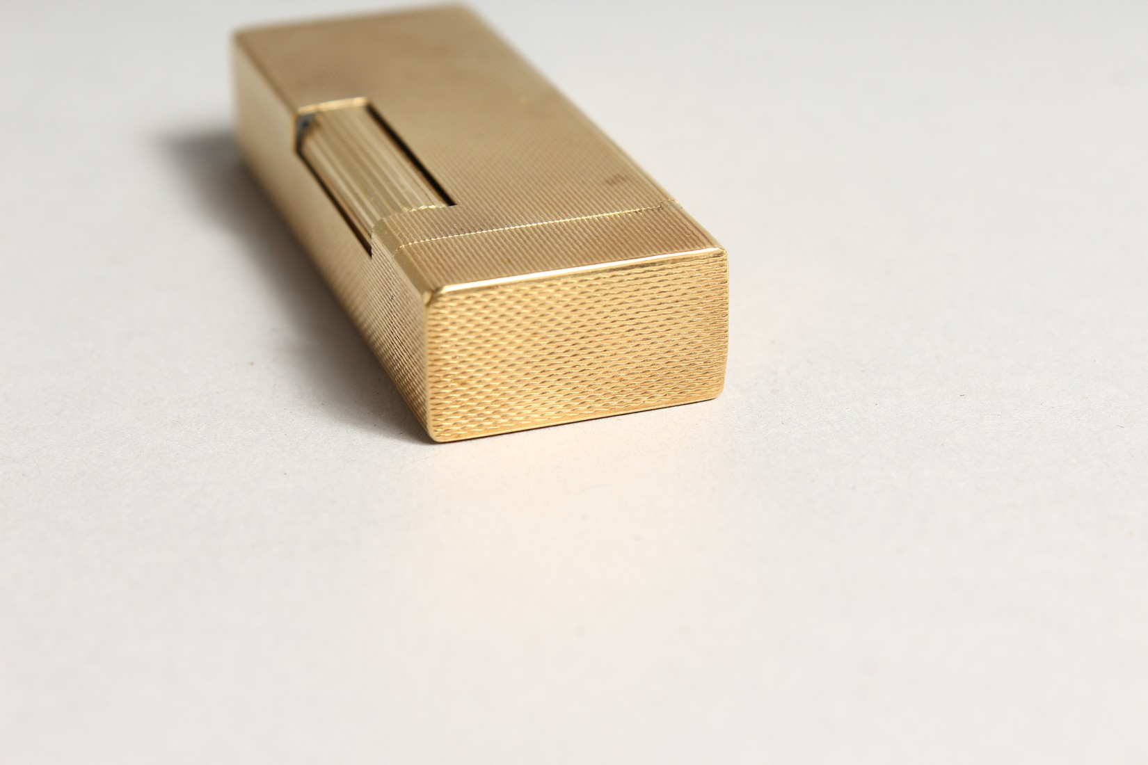 AN 18CT GOLD GAS LIGHTER - Image 4 of 6