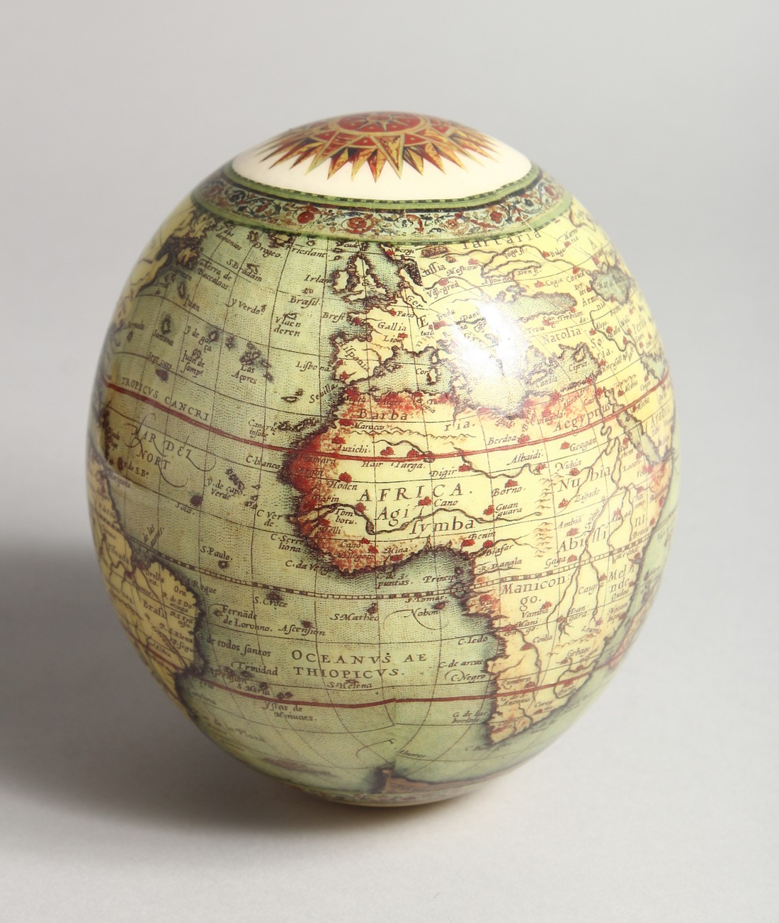 A LARGE EGG OF THE WORLD 6ins high.