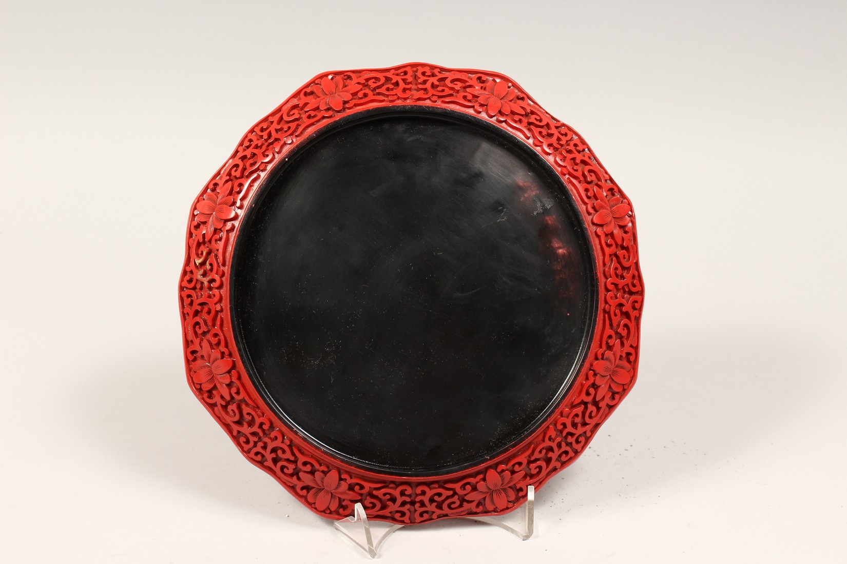 A CINNABAR LACQUER DISH 9ins - Image 2 of 3