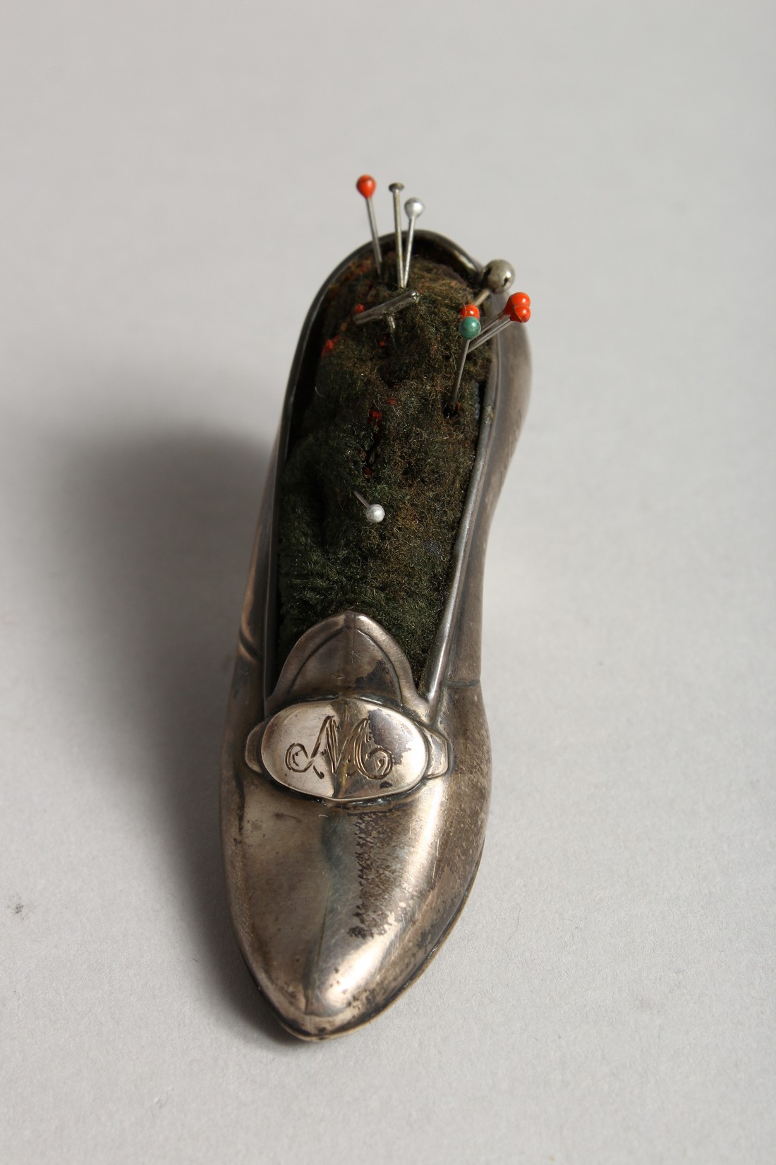 A STERLING SILVER BOOT PIN CUSHION 3ins long - Image 5 of 7