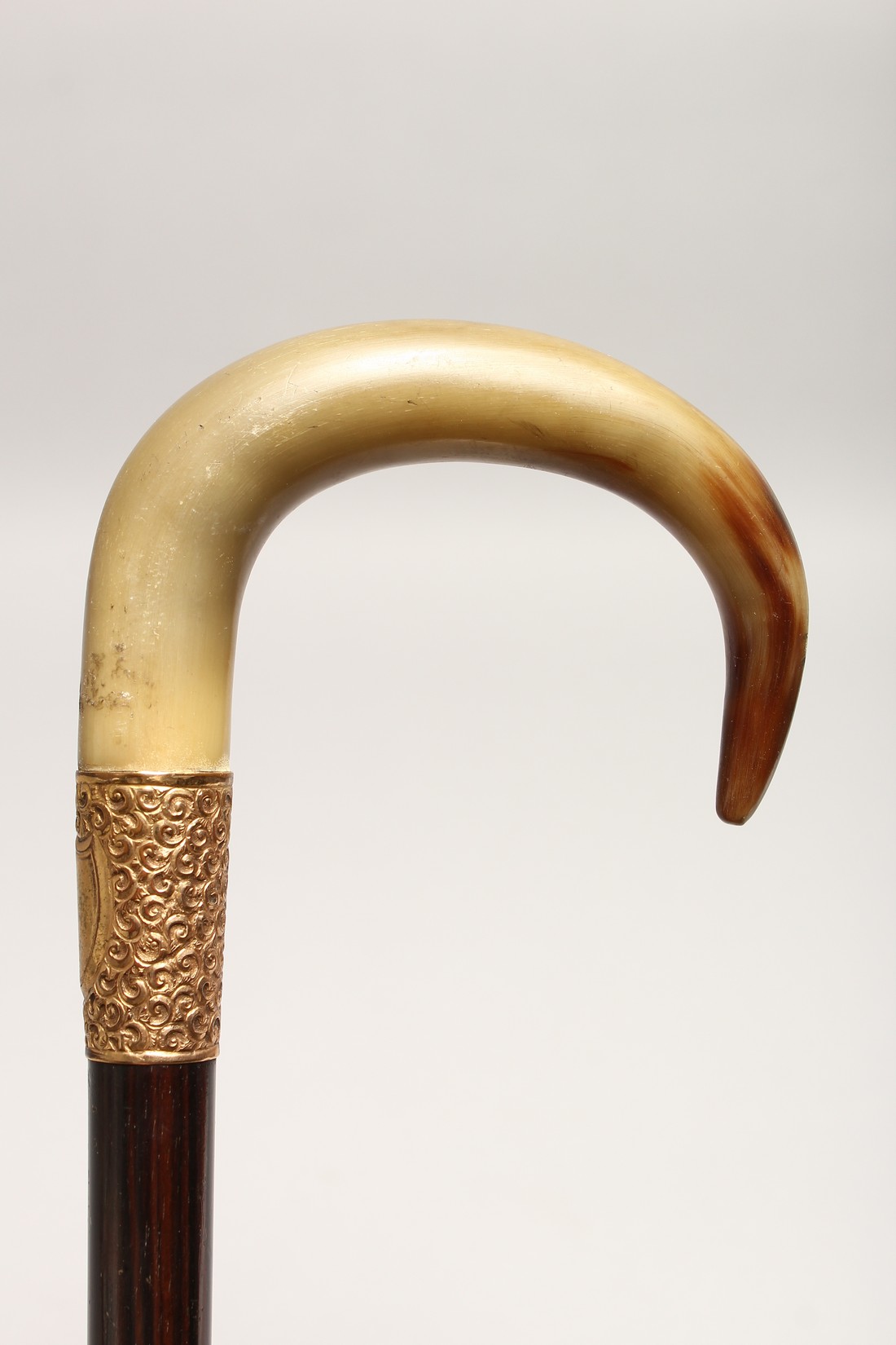 A VERY GOOD 19TH CENTURY RHINO HANDLE WALKING STICK with gilt band 2ft 10ins long - Image 2 of 11