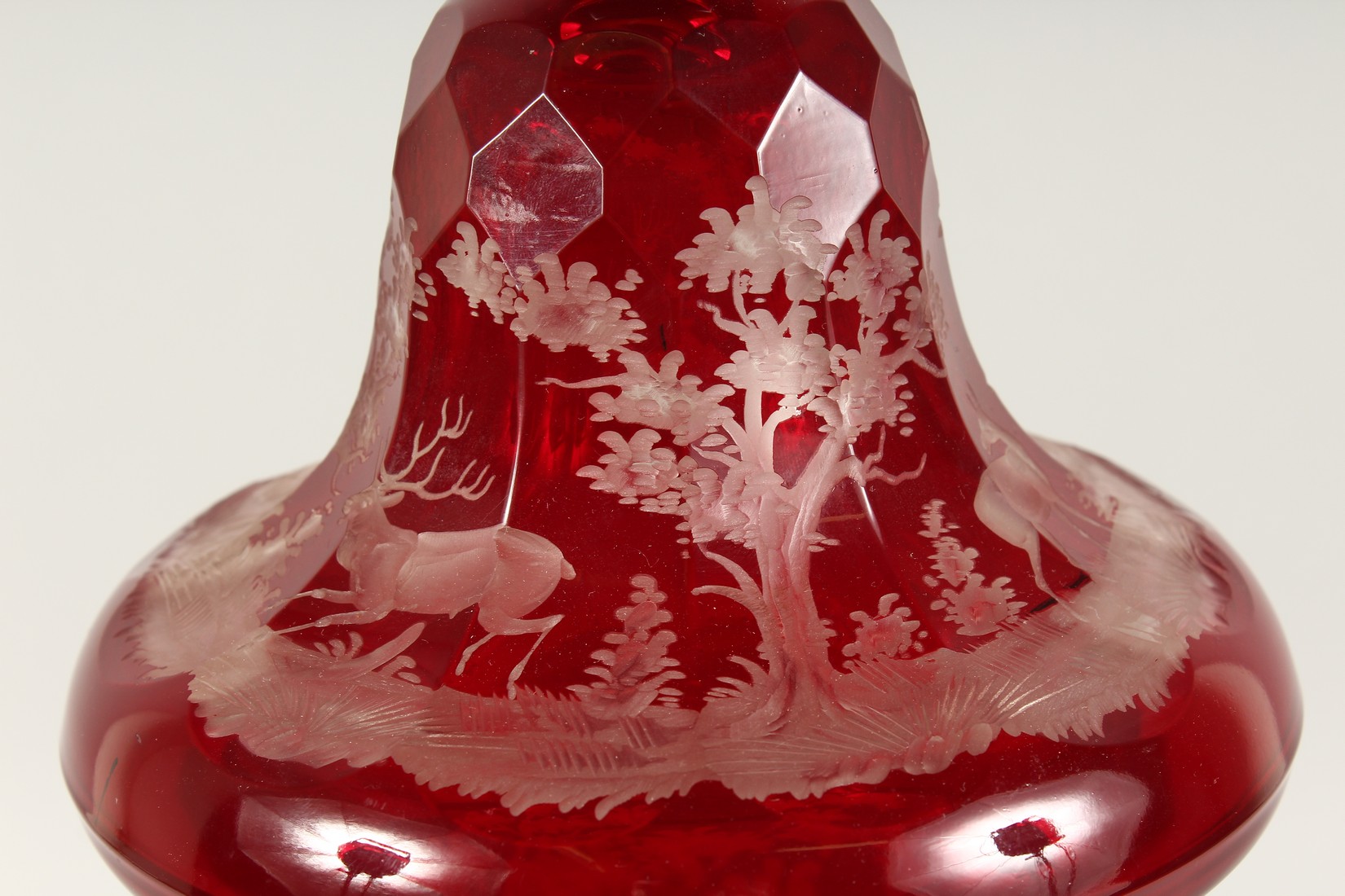 A SUPERB LARGE VICTORIAN BOHEMIAN RUBY GOBLET AND COVER etched with deer in a landscape. 20ins - Image 12 of 14