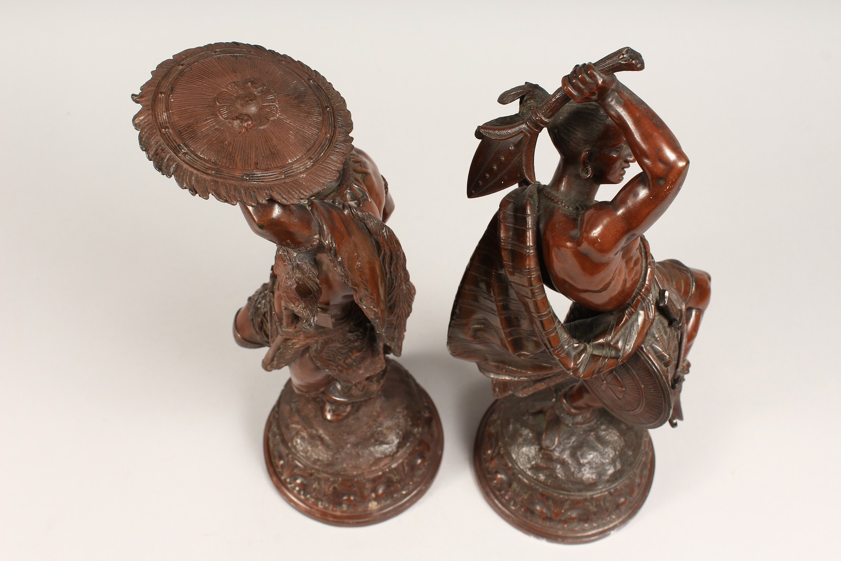 A SUPERB PAIR OF BRONZED-METAL NATIVE AMERICAN FIGURES, on circular bases with wall brackets (4) - Image 5 of 13