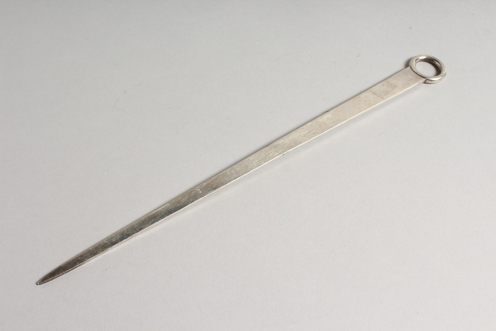 A RARE GEORGE III CHESTER 1776 SKEWER 12ins long, maker John Walley. - Bild 2 aus 3