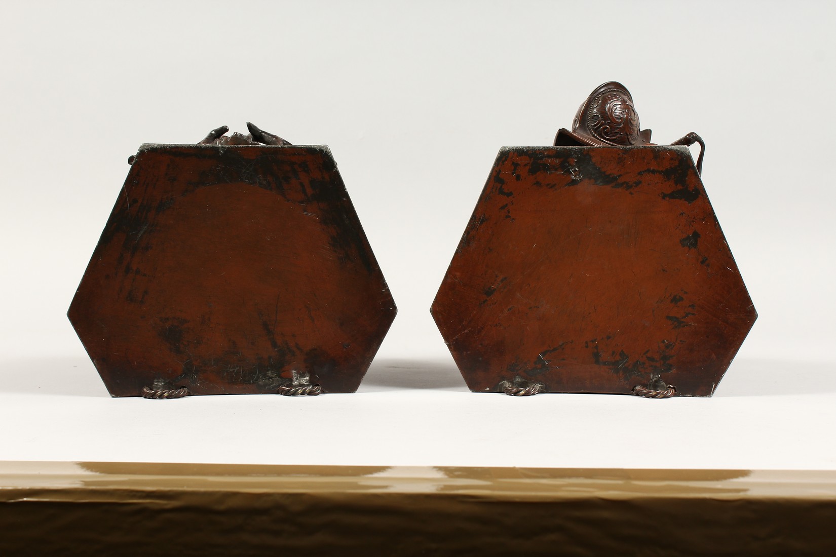 A SUPERB PAIR OF BRONZED-METAL NATIVE AMERICAN FIGURES, on circular bases with wall brackets (4) - Image 13 of 13