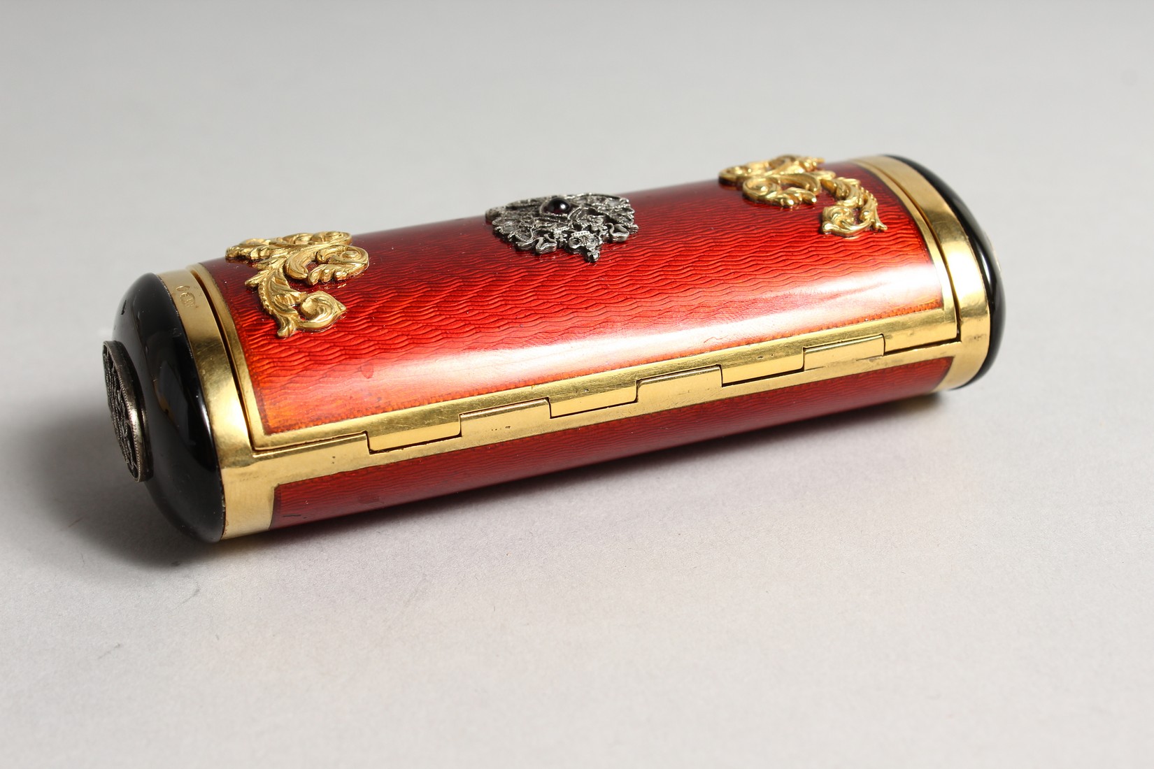 A SUPERB RUSSIAN RED ENAMEL AND SILVER DRUM SHAPED BOX AND COVER with silver scrolls and - Bild 5 aus 12