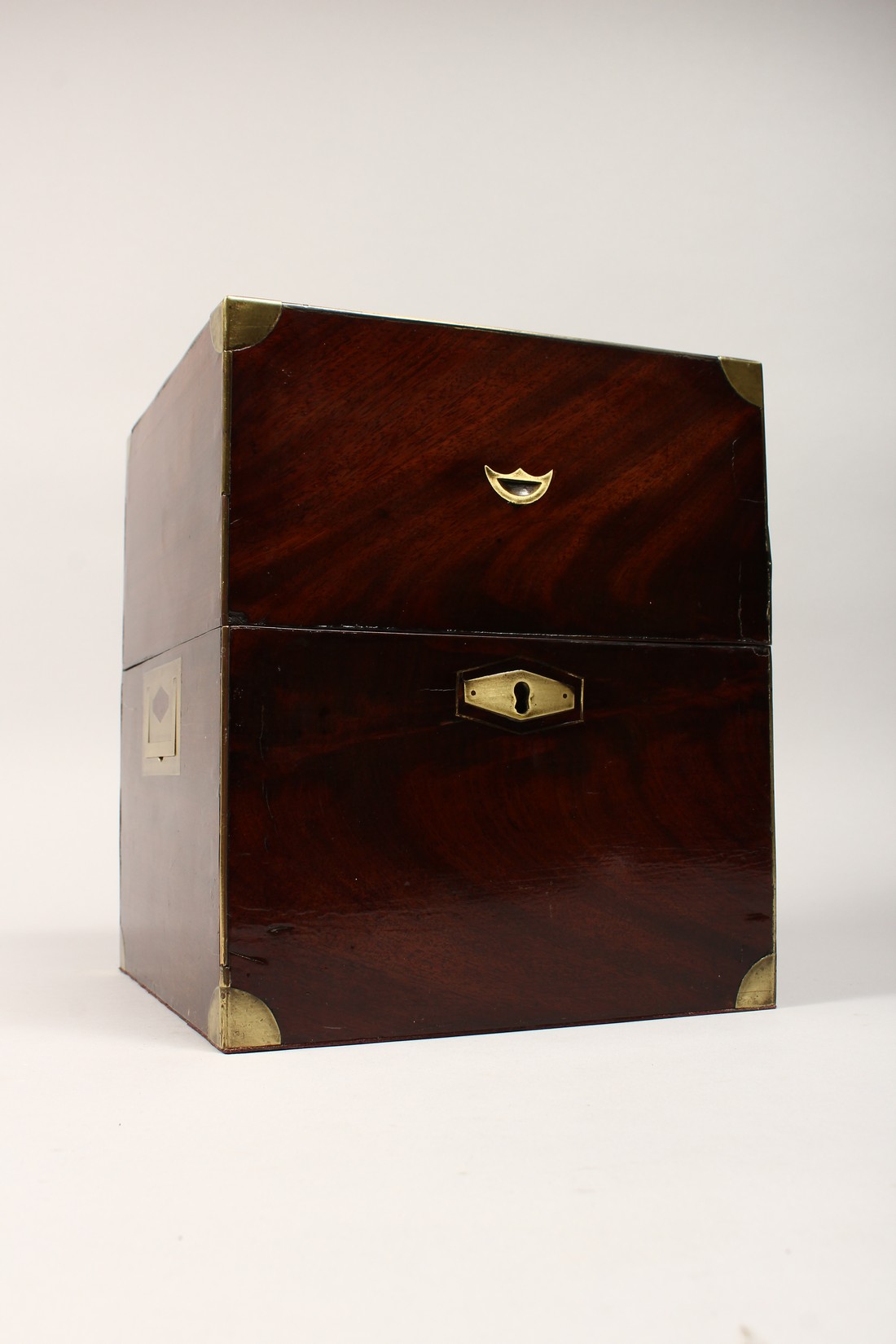 A GOOD REGENCY MAHOGANY SQUARE DECANTER BOX with brass edges and only two decanter stoppers. 8ins. - Image 3 of 8