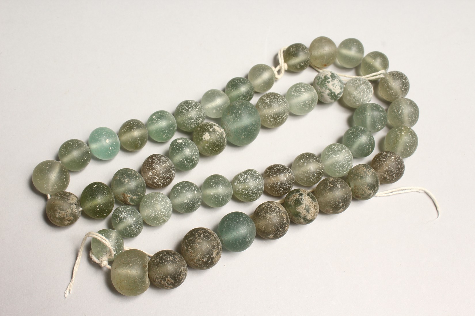 A SHIPWRECK GLASS BEAD NECKLACE - Image 3 of 3