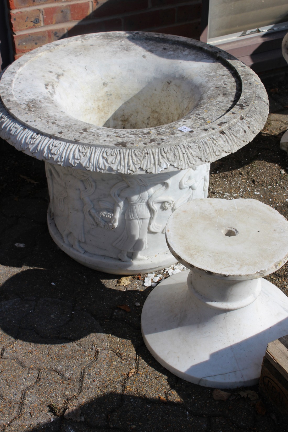 A VERY GOOD PAIR OF ITALIAN CARVED WHITE MARBLE CAMPAGNA URNS ON STANDS 2ft 5ins high stand 2ft - Image 3 of 5