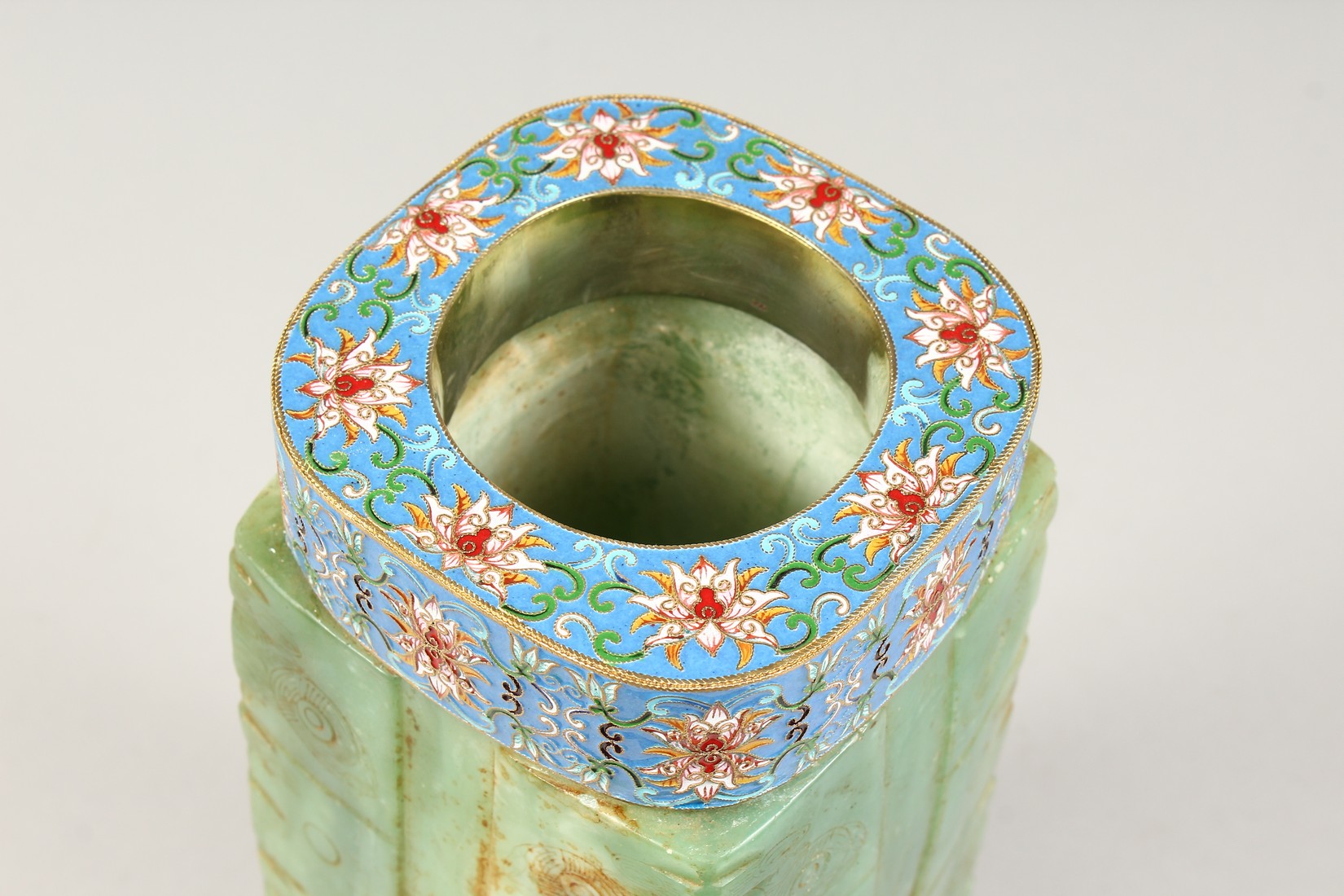 A SUPERB LARGE RUSSIAN JADE AND CLOISSONE ENAMEL VASE 12ins high. - Image 2 of 6