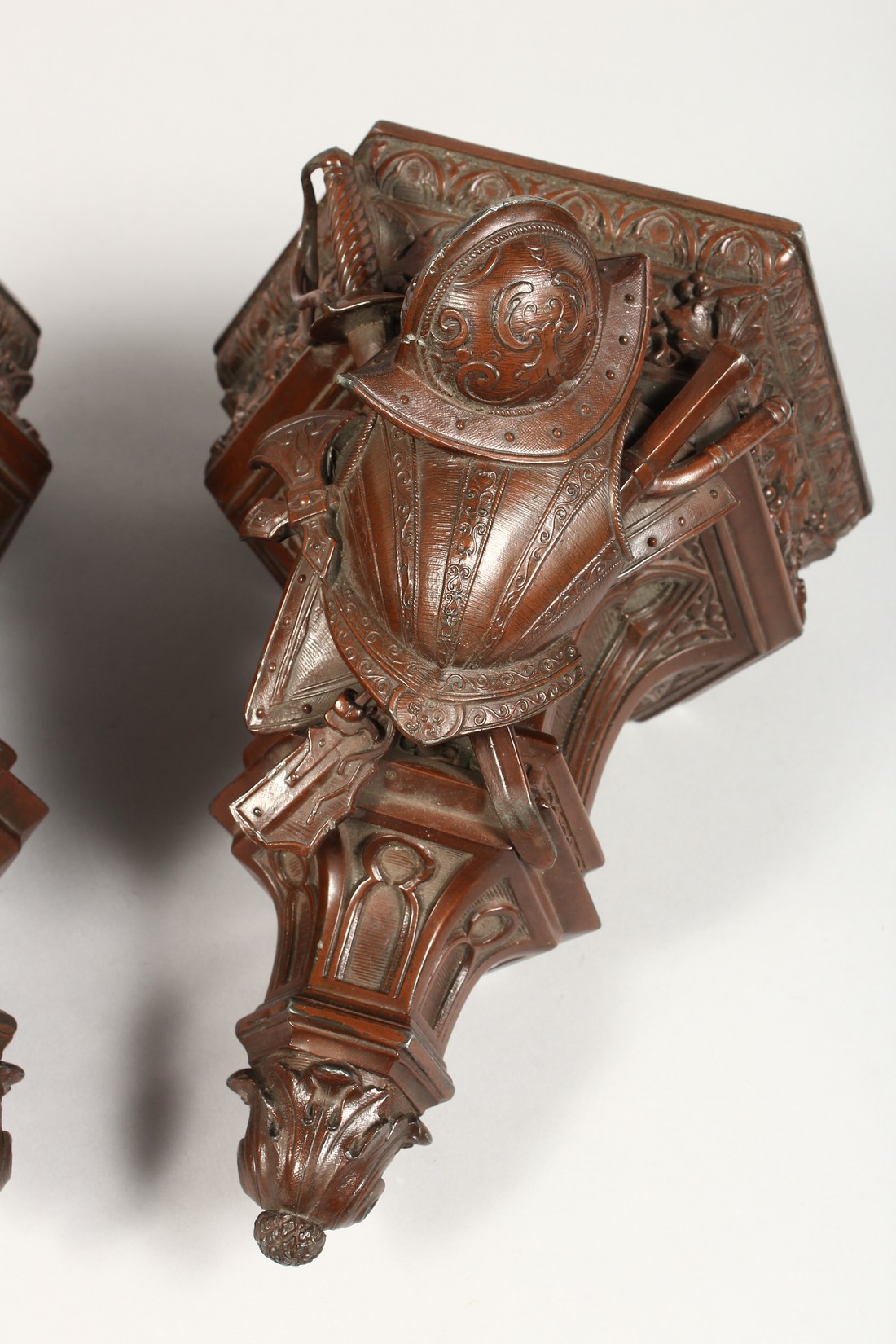 A SUPERB PAIR OF BRONZED-METAL NATIVE AMERICAN FIGURES, on circular bases with wall brackets (4) - Image 9 of 13