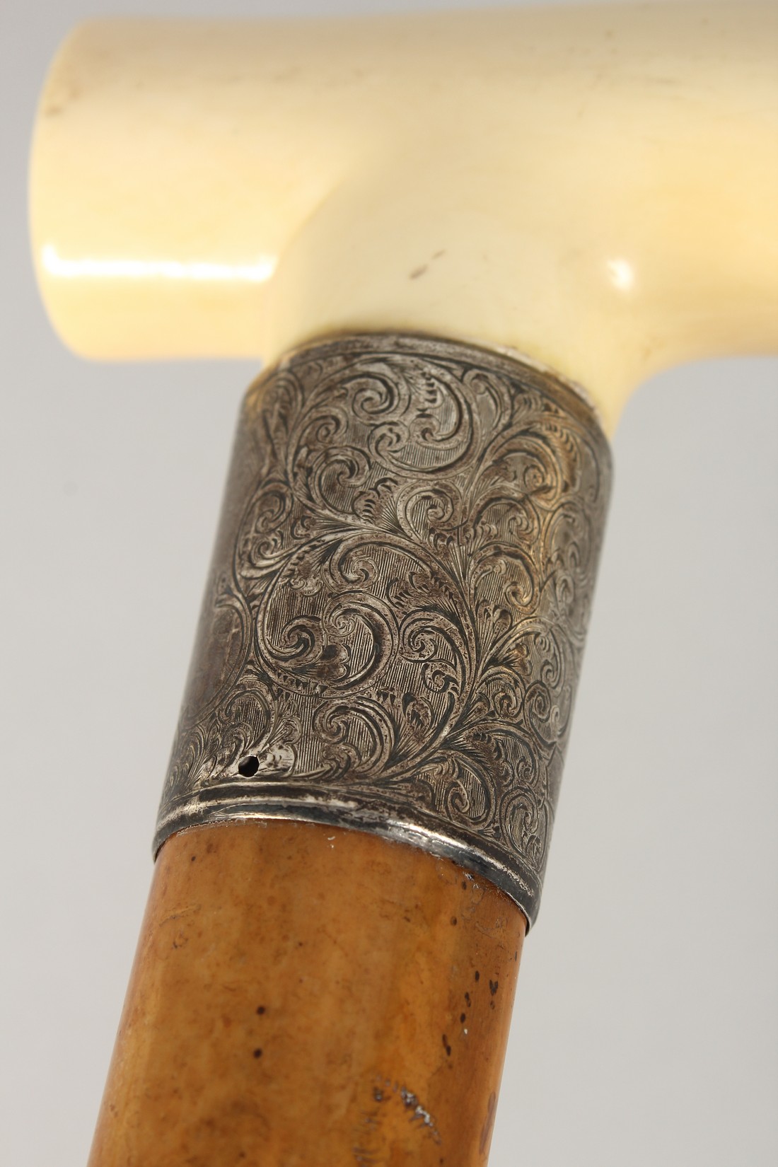 A GOOD VICTORIAN CARVED IVORY HANDLE WALKING STICK with silver band. - Image 12 of 15