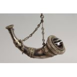 A VERY GOOD VICTORIAN SAMPSON MORDEN SILVER HORN VINIGRETTE with agate stone. 4ins long, London