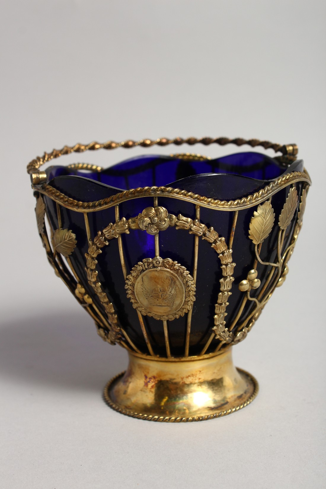 A GOOD GEORGE III SILVER GILT SUGAR BASKET with garlands and medallions and twist handle. London - Image 4 of 8