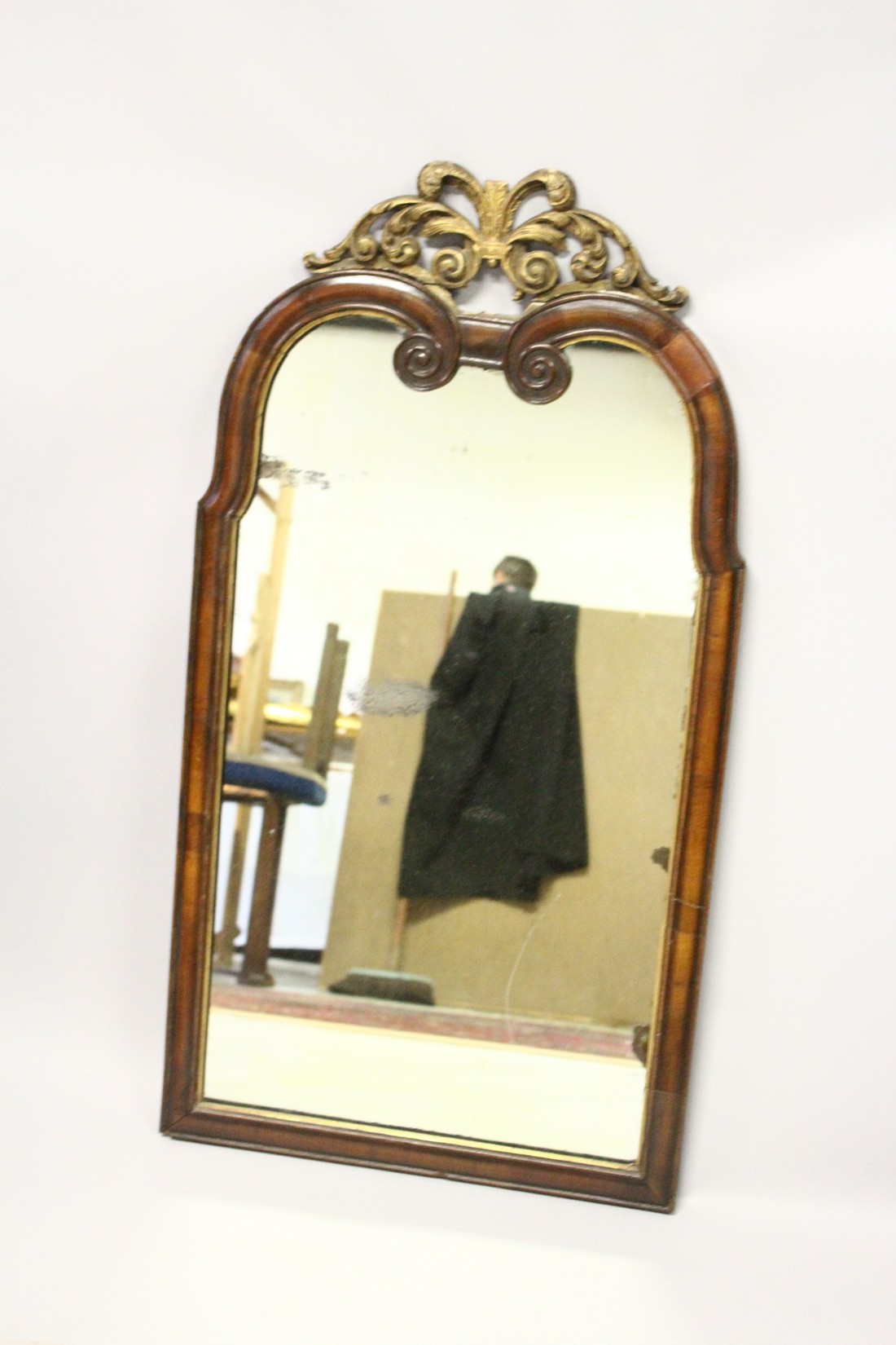 AN EARLY 18TH CENTURY WALNUT AND CARVED GILT UPRIGHT MIRROR 3ft 1ins high, 1ft 8ins wide. - Image 3 of 4