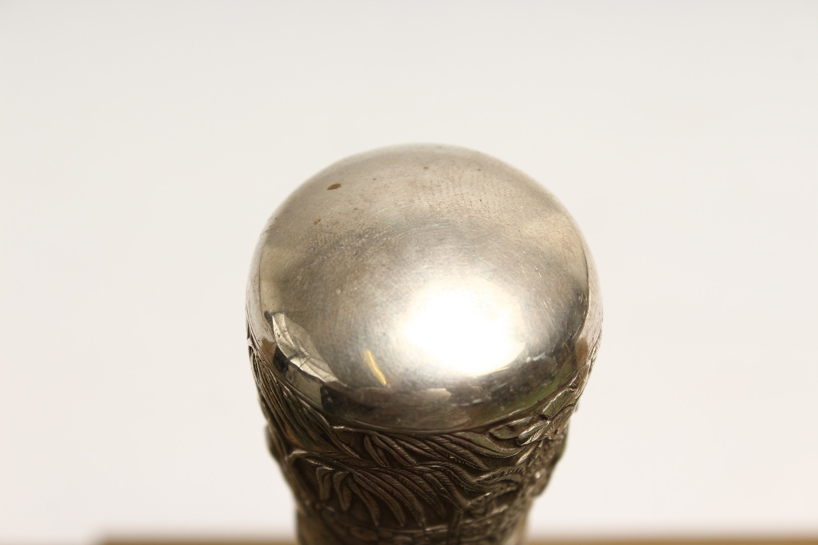 A VERY GOOD 19TH CENTURY CHINESE SILVER TOP WALKING CANE 2ft 11ins long. - Image 6 of 7