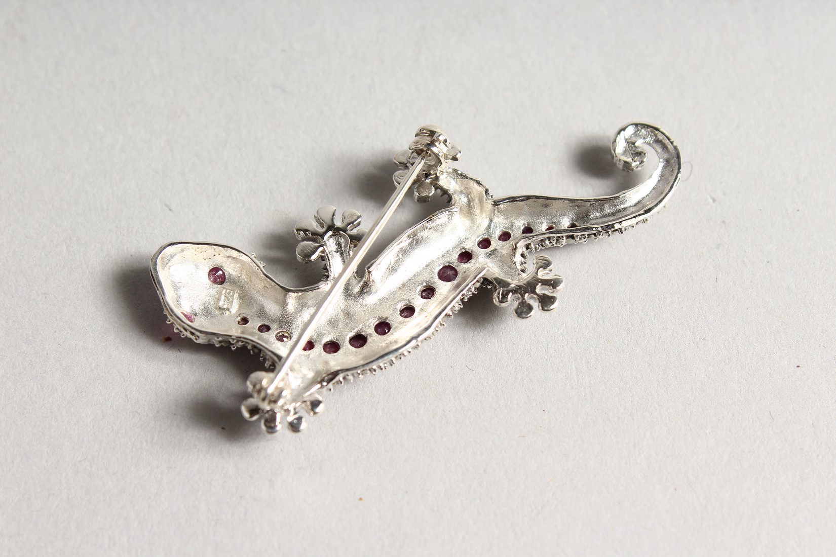 A SILVER MARCASITE AND RUBY LIZARD BROOCH. - Image 4 of 4