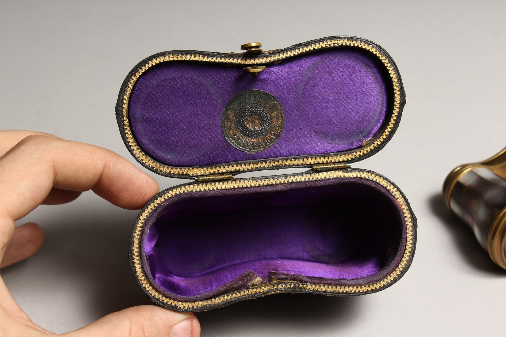 A PAIR OF MOTHER OF PEARL AND GILT OPERA GLASSES 4ins in a leather case. - Image 7 of 7