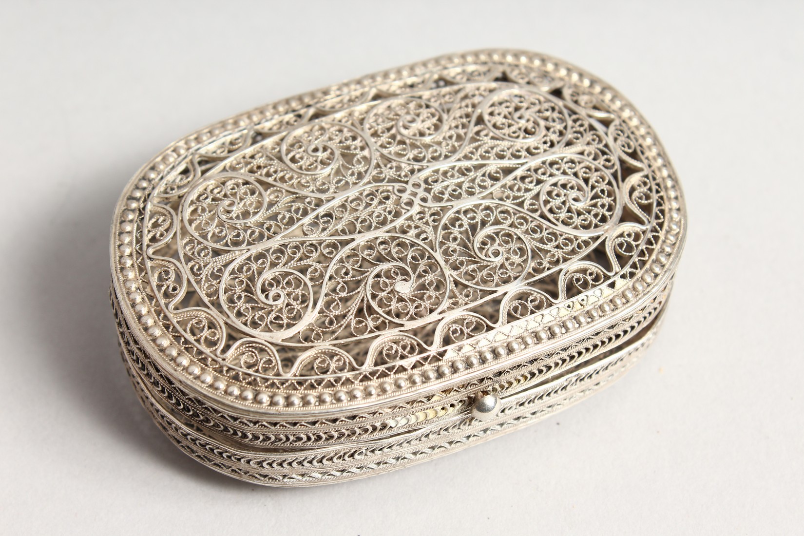 A RUSSIAN SILVER FILIGREE OVAL BOX AND COVER . Mark 84 C. D. 3ins long. - Image 2 of 6