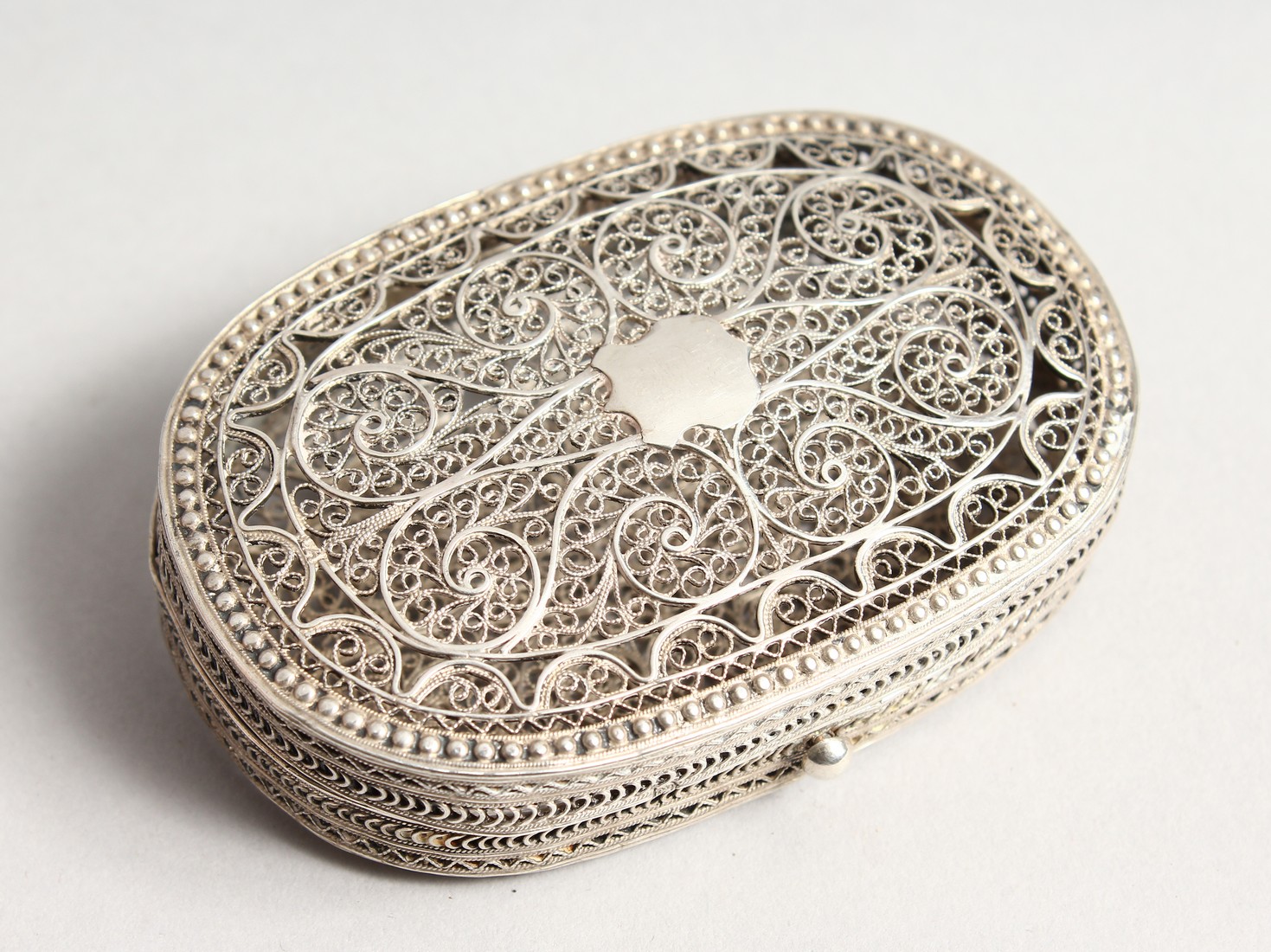 A RUSSIAN SILVER FILIGREE OVAL BOX AND COVER . Mark 84 C. D. 3ins long.