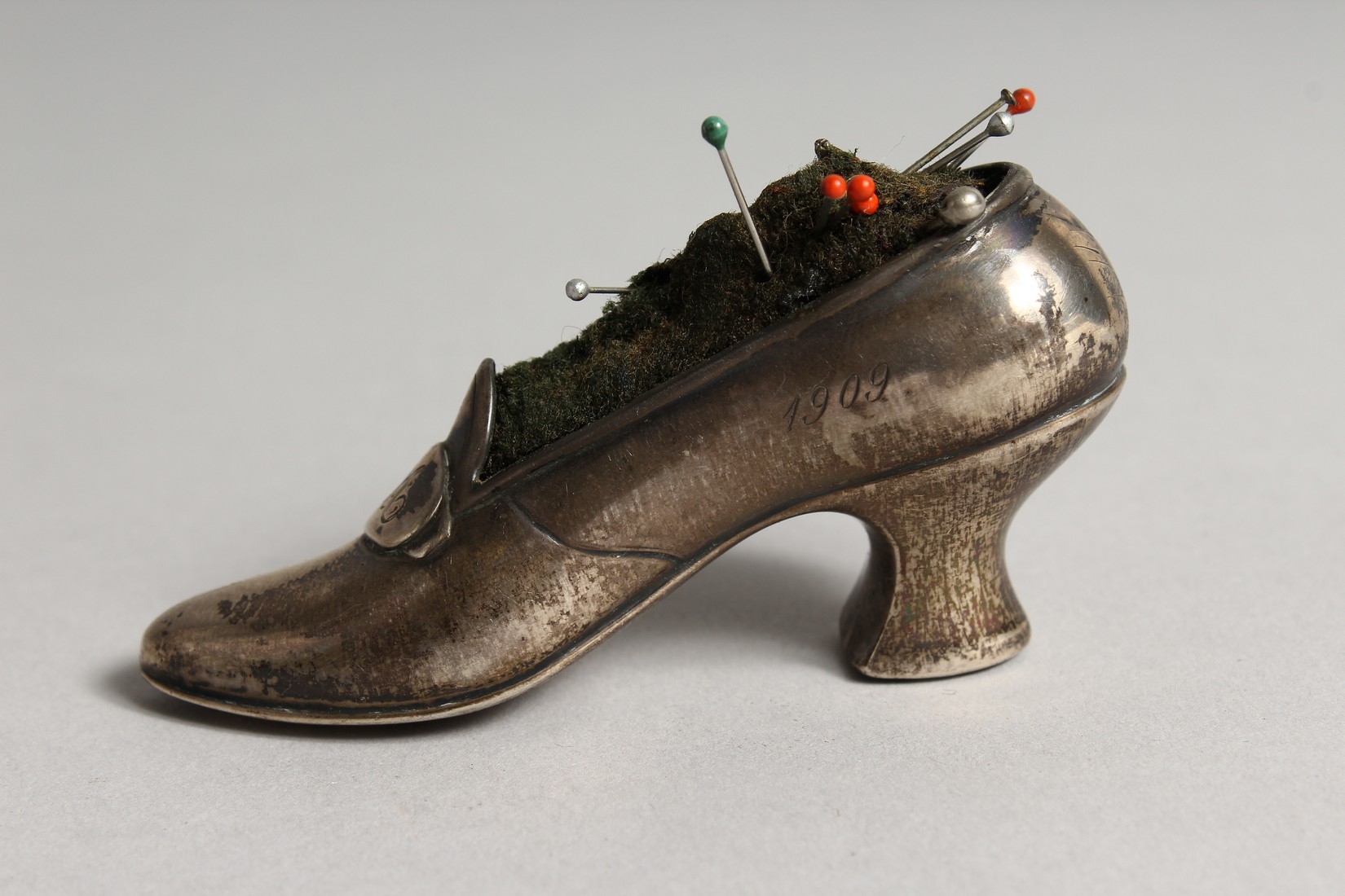 A STERLING SILVER BOOT PIN CUSHION 3ins long - Image 2 of 7