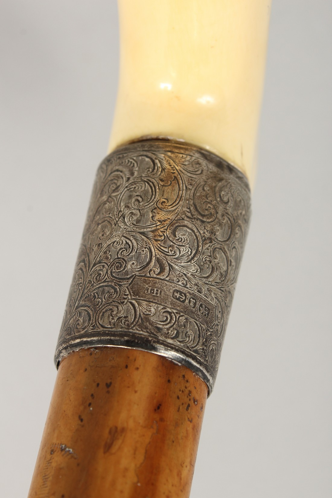 A GOOD VICTORIAN CARVED IVORY HANDLE WALKING STICK with silver band. - Image 13 of 15