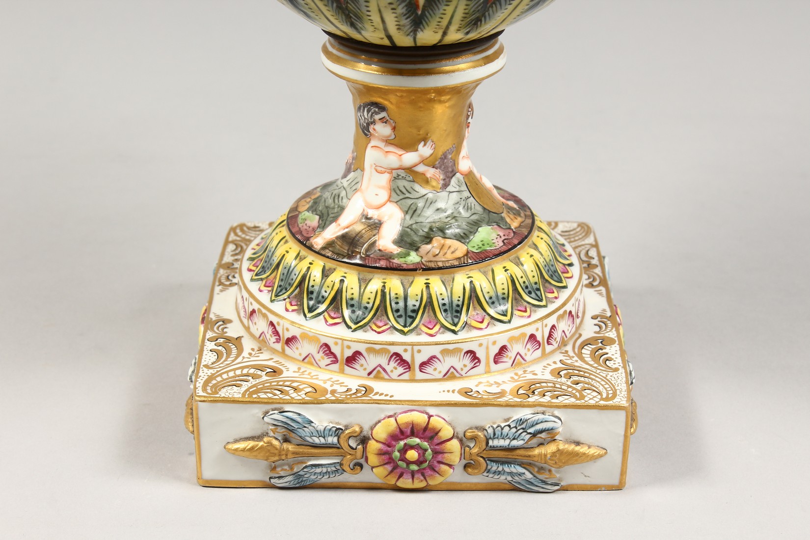 A SUPERB LARGE CAPODIMONTE TWO HANDLED URN SHAPE VASE AND COVER with gilt ground, with classical - Image 2 of 17