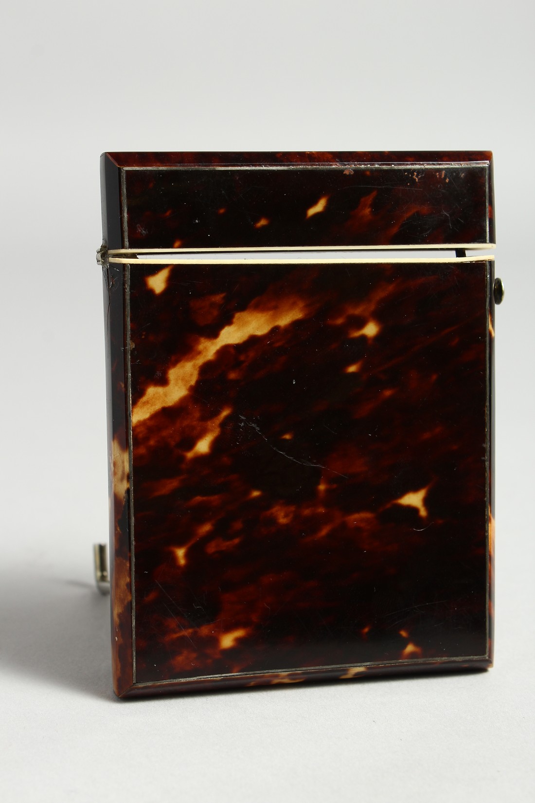 A VICTORIAN SILVER INLAID TORTOISESHELL CALLLING CARD CASE. - Image 3 of 5