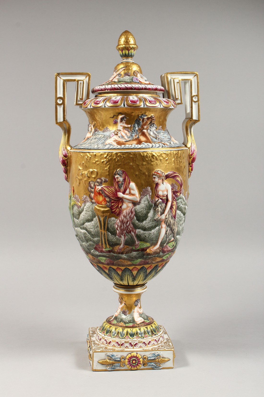 A SUPERB LARGE CAPODIMONTE TWO HANDLED URN SHAPE VASE AND COVER with gilt ground, with classical - Image 9 of 17