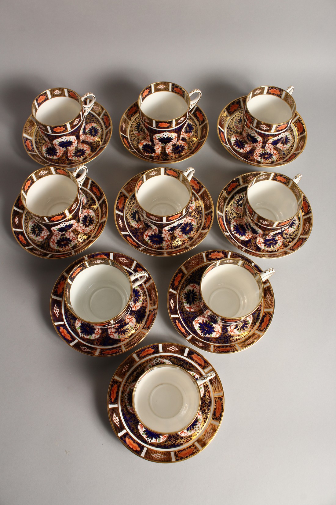 A SET OF NINE ROYAL CROWN DERBY JAPAN PATTERN CUPS AND SAUCERS. No. 1128 - Image 4 of 7