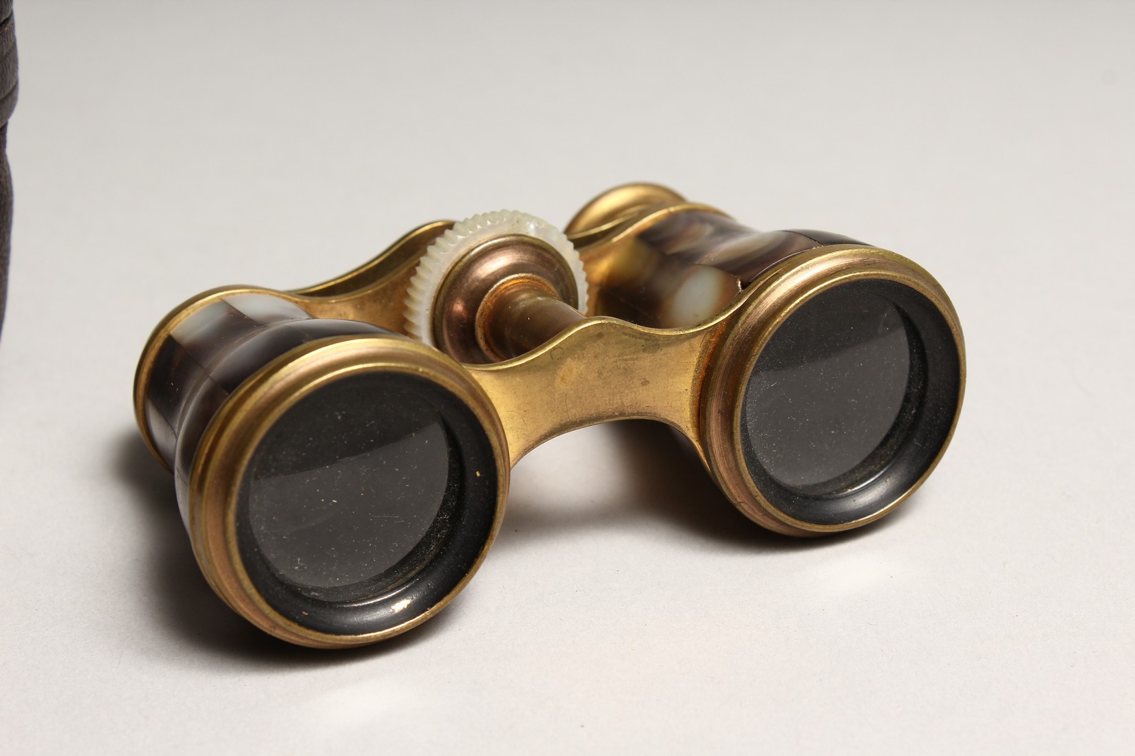 A PAIR OF MOTHER OF PEARL AND GILT OPERA GLASSES 4ins in a leather case. - Image 5 of 7