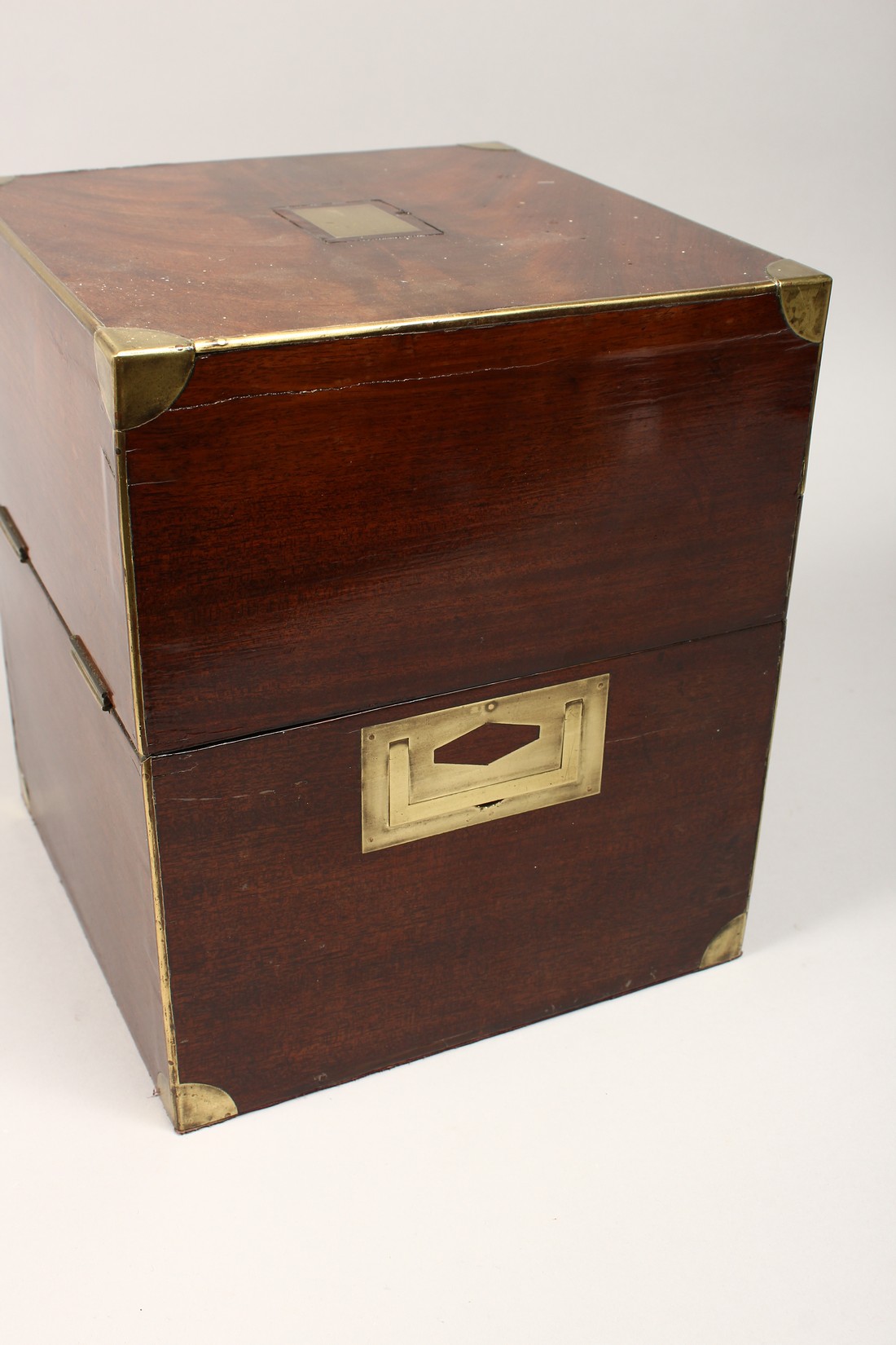 A GOOD REGENCY MAHOGANY SQUARE DECANTER BOX with brass edges and only two decanter stoppers. 8ins. - Image 4 of 8