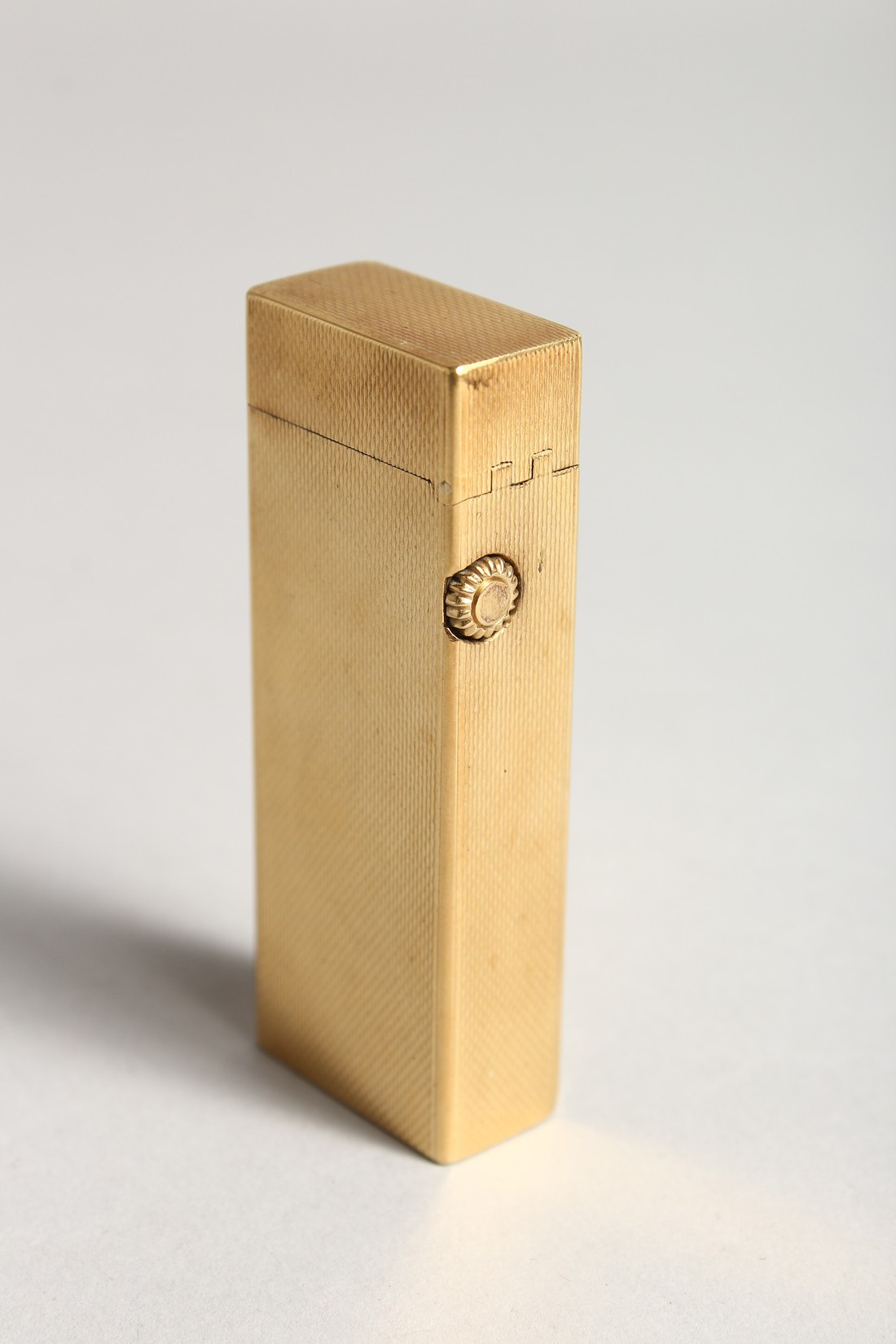 AN 18CT GOLD GAS LIGHTER - Image 2 of 6