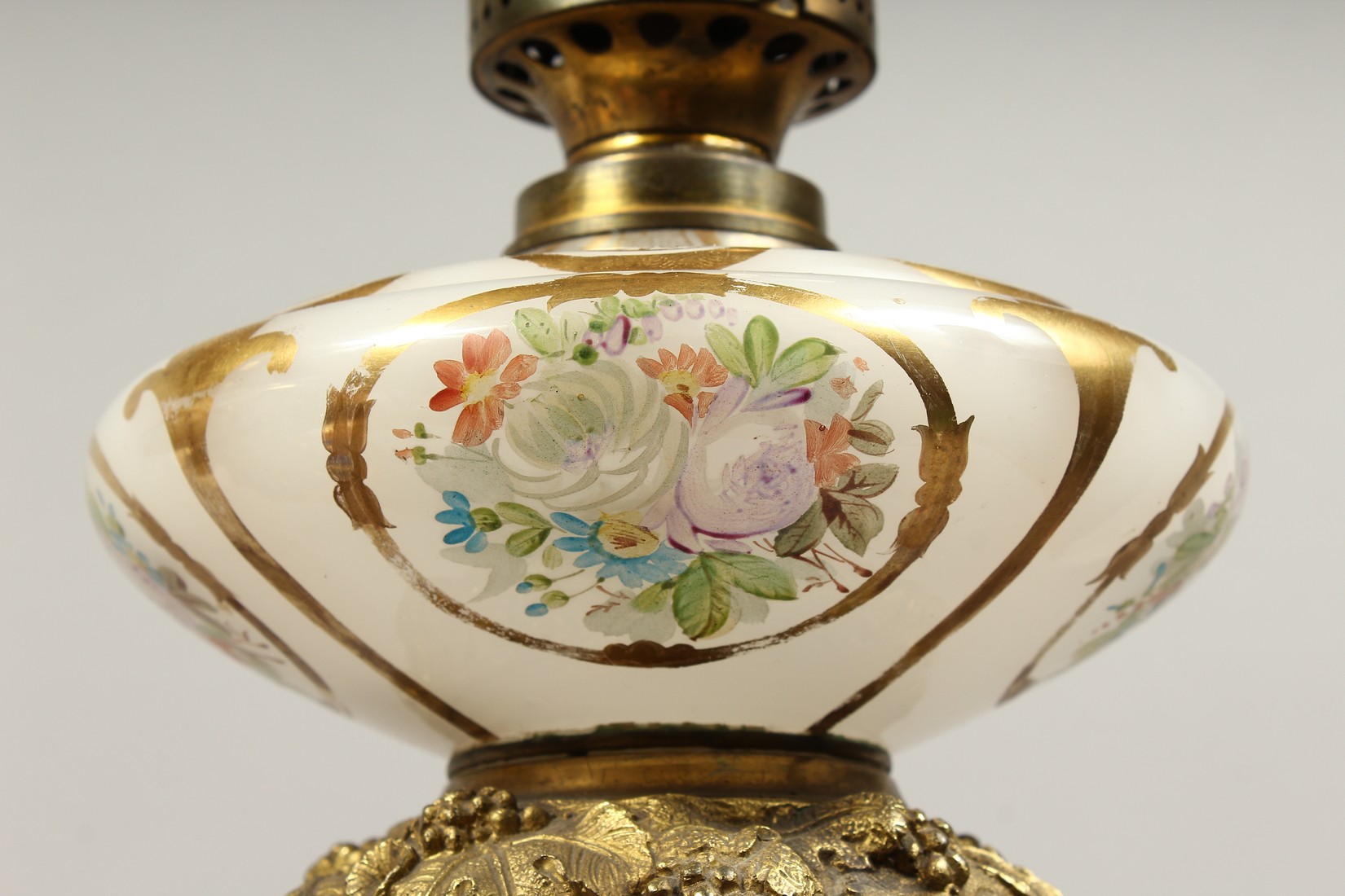 A SUPERB PAIR OF 19TH CENTURY FRENCH PORCELAIN AND GILT BRONZE LAMPS ON STANDS, painted with - Image 10 of 24