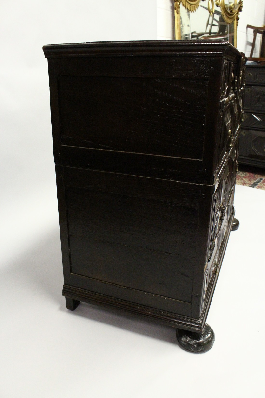 A GOOD LATE 17TH CENTURY OAK TWO PIECE LINEN FOLD FRONT CHEST, OF FOUR VARIOUS SIZE LONG DRAWERS, - Image 4 of 6