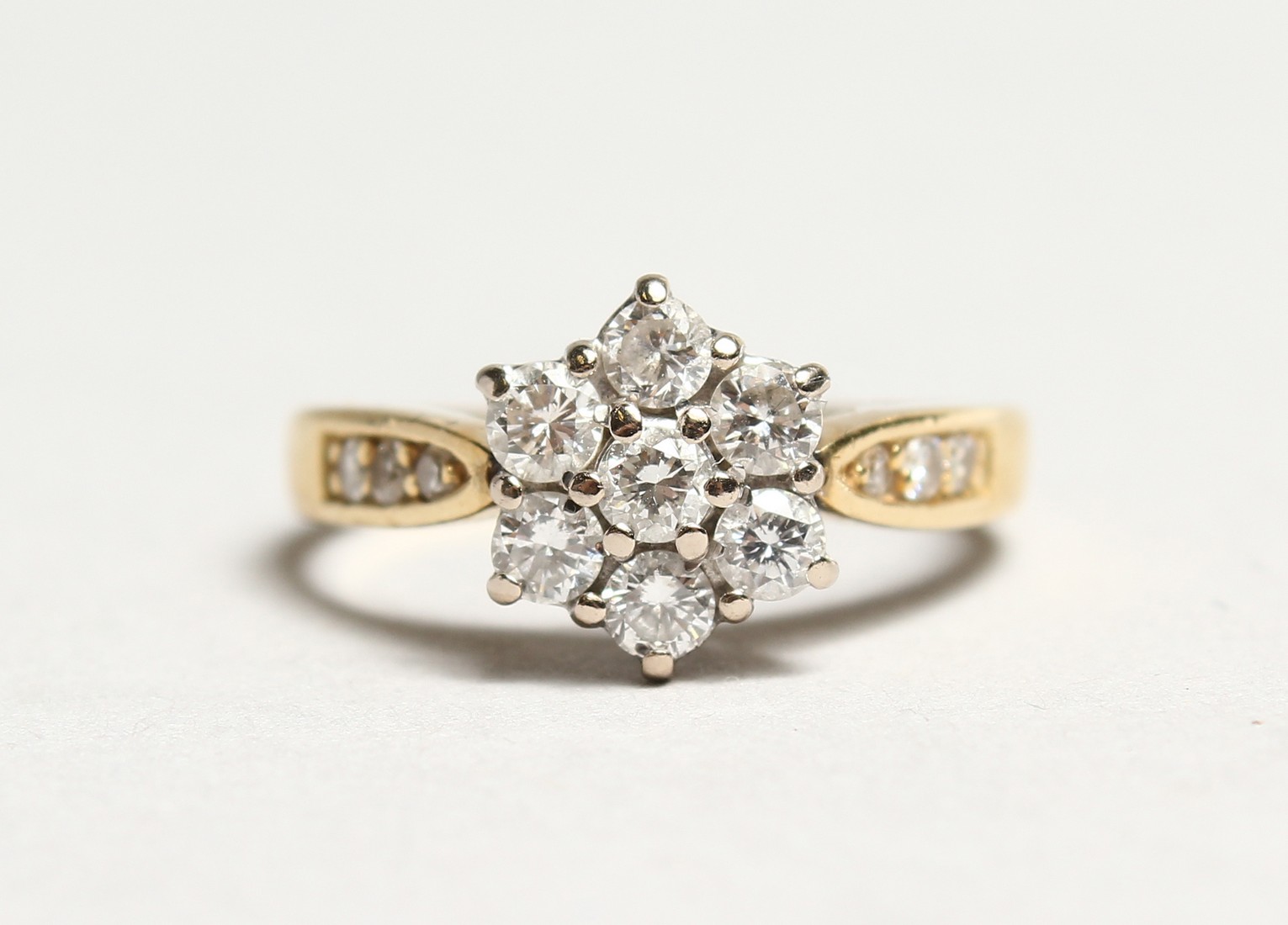 A GOOD 18K WHITE GOLD SEVEN STONE DIAMOND RING. - Image 2 of 5