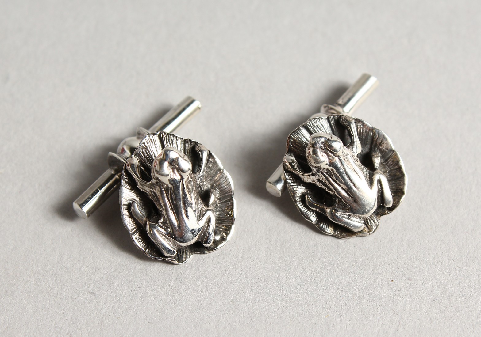 A PAIR OF SILVER FROG AND LILY PAD CUFF LINKS