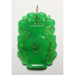 A CARVED JADE URN SHAPED PENDANT.