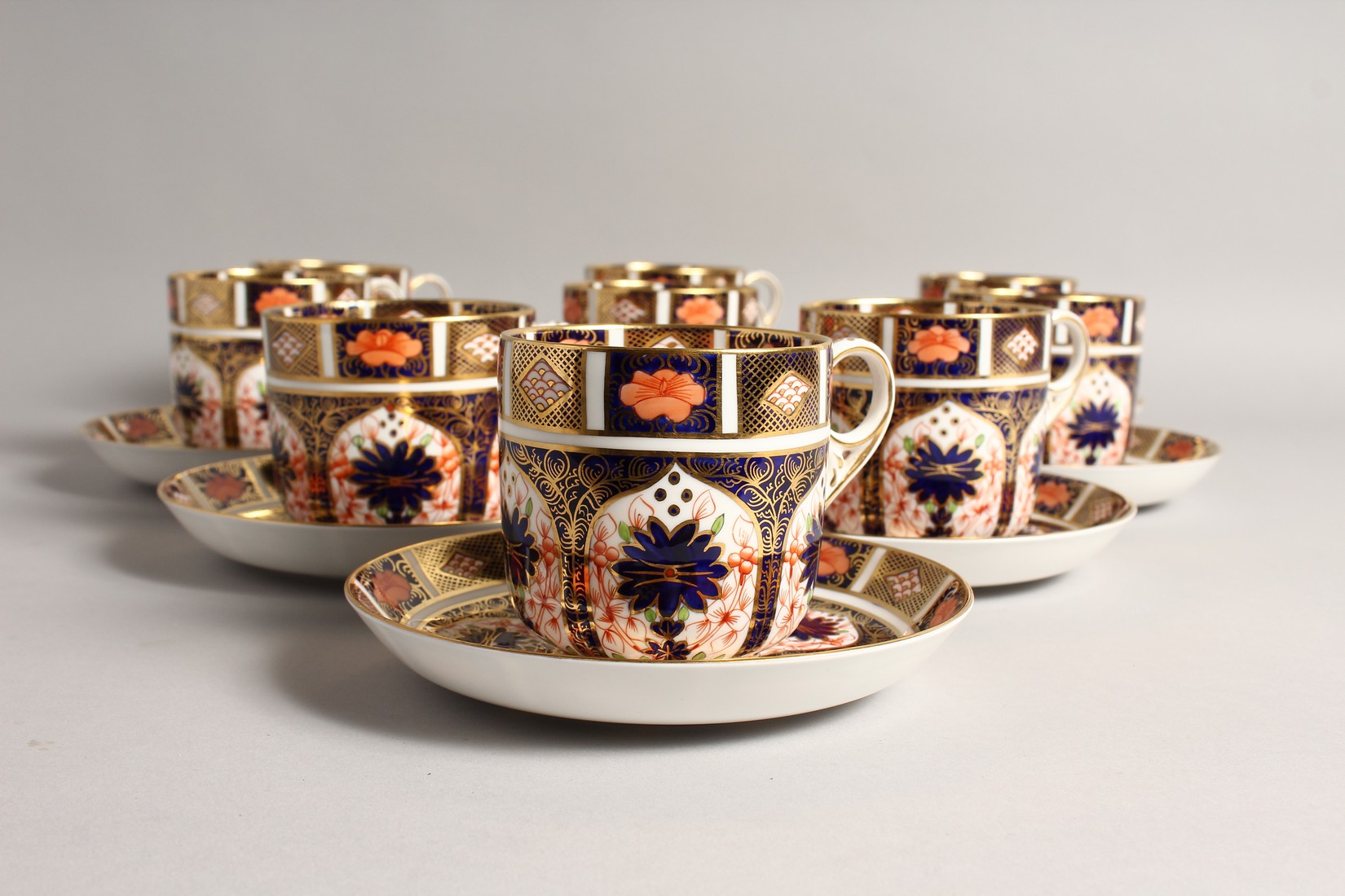 A SET OF NINE ROYAL CROWN DERBY JAPAN PATTERN CUPS AND SAUCERS. No. 1128 - Image 2 of 7