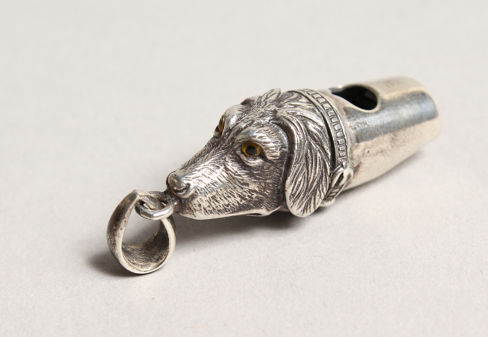 A NOVELTY SILVER FROG WHISTLE