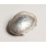 A NOVELTY SILVER CLAM SNUFF/PILL BOX