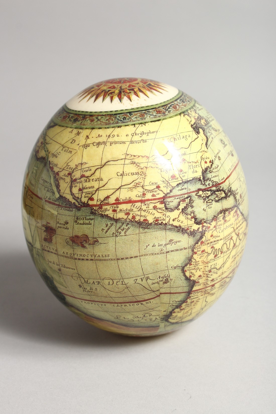 A LARGE EGG OF THE WORLD 6ins high. - Image 4 of 6