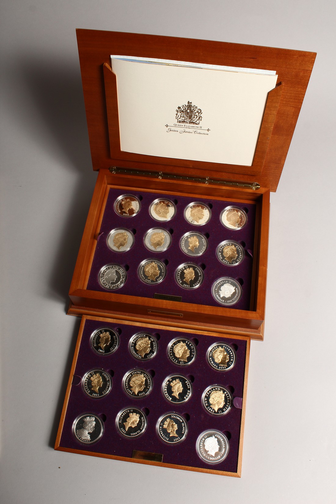 QUEEN ELIZABETH II GOLDEN JUBILEE COLLECTION, issued by the Royal Mint. Two trays of 24 carat gold - Image 3 of 6