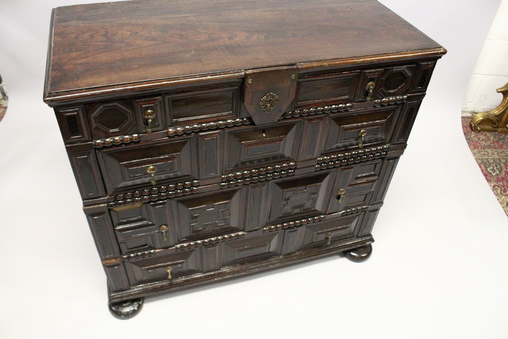 A GOOD LATE 17TH CENTURY OAK TWO PIECE LINEN FOLD FRONT CHEST, OF FOUR VARIOUS SIZE LONG DRAWERS, - Image 3 of 6