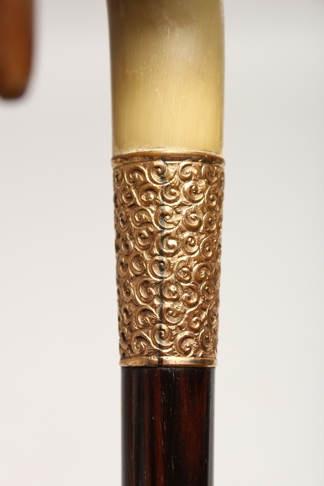 A VERY GOOD 19TH CENTURY RHINO HANDLE WALKING STICK with gilt band 2ft 10ins long - Image 9 of 11