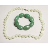 A JADE BRACELET AND NECKLACE (2).