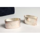 A PAIR OF SILVER BOXED SERVIETTE RINGS Sheffield